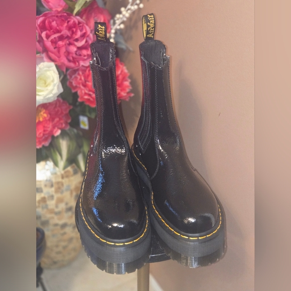 NWOB Dr. Martens 2976 Max Distressed Leather Platform Chelsea Boot - Black - Picture 3 of 6